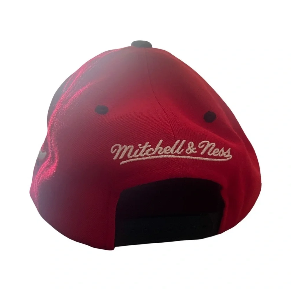 NEW Mitchell & Ness Chicago Bulls Snapback Hat Red Black | Hardwood Classics NBA